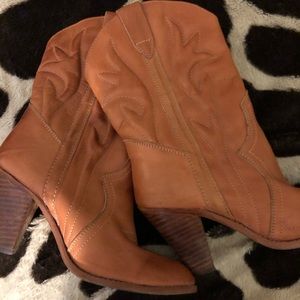 Vintage Romanian cowgirl boots 👢